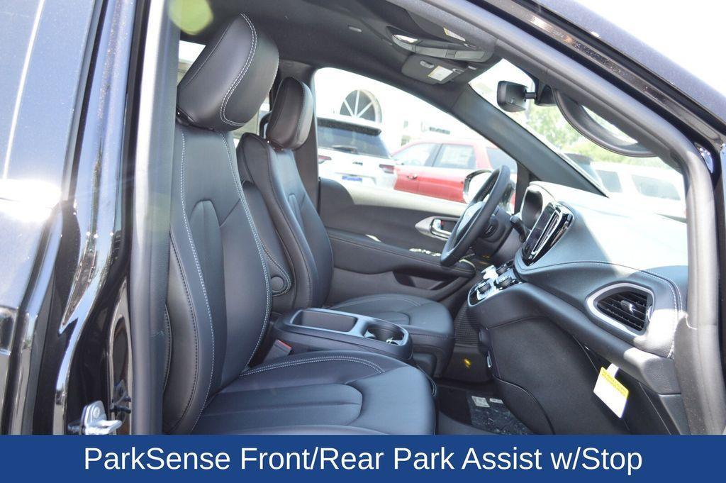 new 2025 Chrysler Pacifica car, priced at $43,853