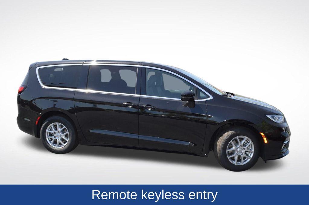 new 2025 Chrysler Pacifica car, priced at $42,482