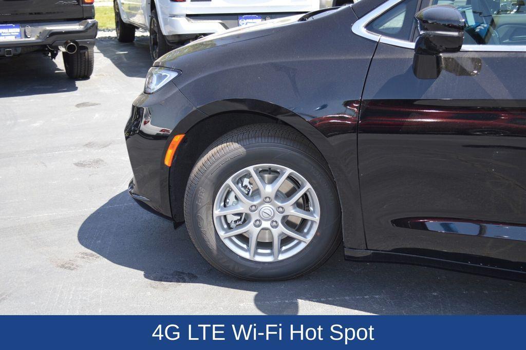 new 2025 Chrysler Pacifica car, priced at $42,482
