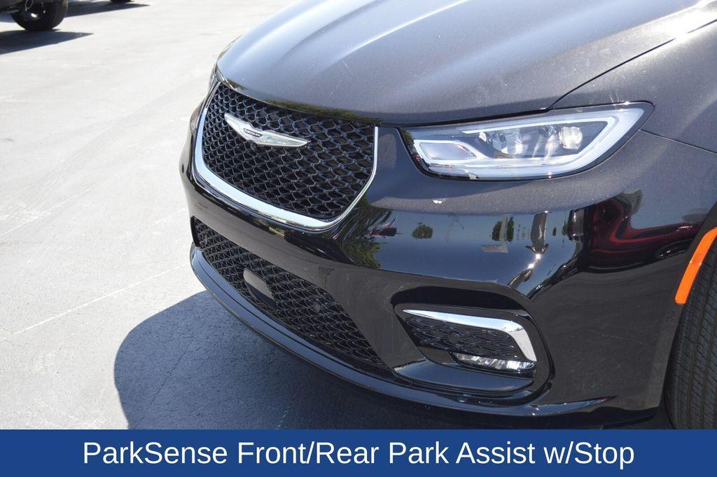 new 2025 Chrysler Pacifica car, priced at $42,482