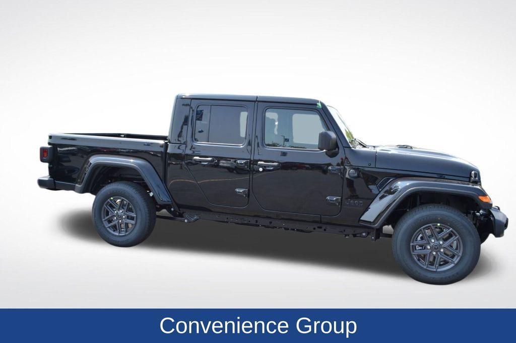 new 2025 Jeep Gladiator car, priced at $46,906