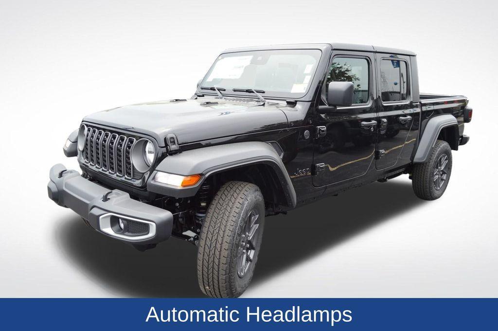 new 2025 Jeep Gladiator car, priced at $47,935