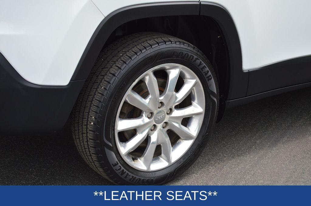 used 2015 Jeep Cherokee car, priced at $15,300