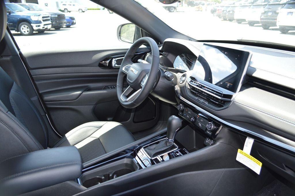 new 2025 Jeep Compass car, priced at $28,444