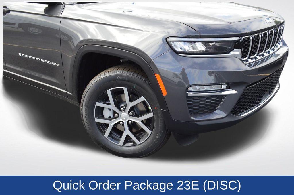 new 2025 Jeep Grand Cherokee car, priced at $47,990