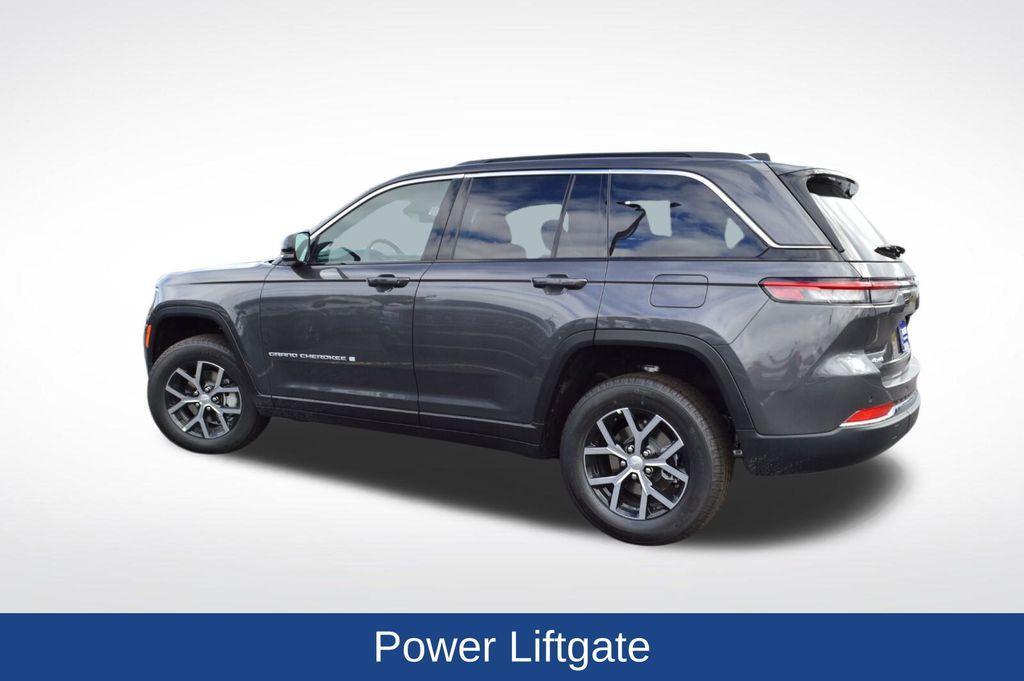 new 2025 Jeep Grand Cherokee car, priced at $47,990