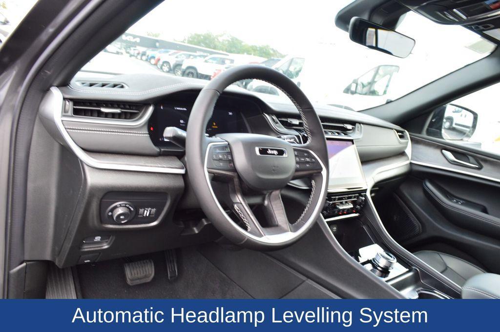 new 2025 Jeep Grand Cherokee car, priced at $47,990