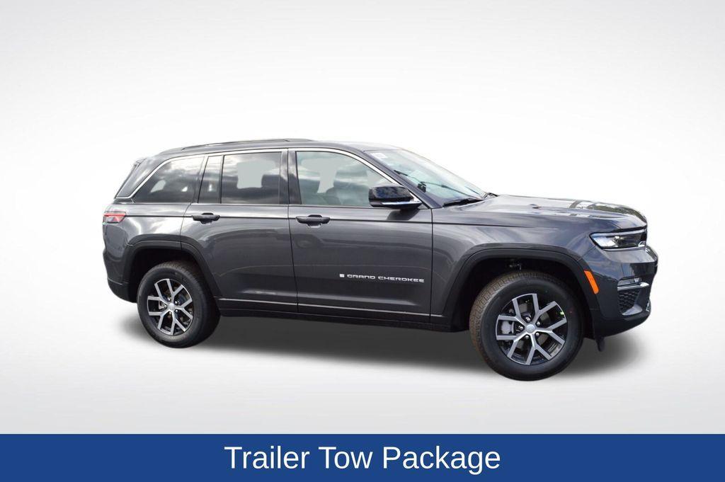 new 2025 Jeep Grand Cherokee car, priced at $47,990