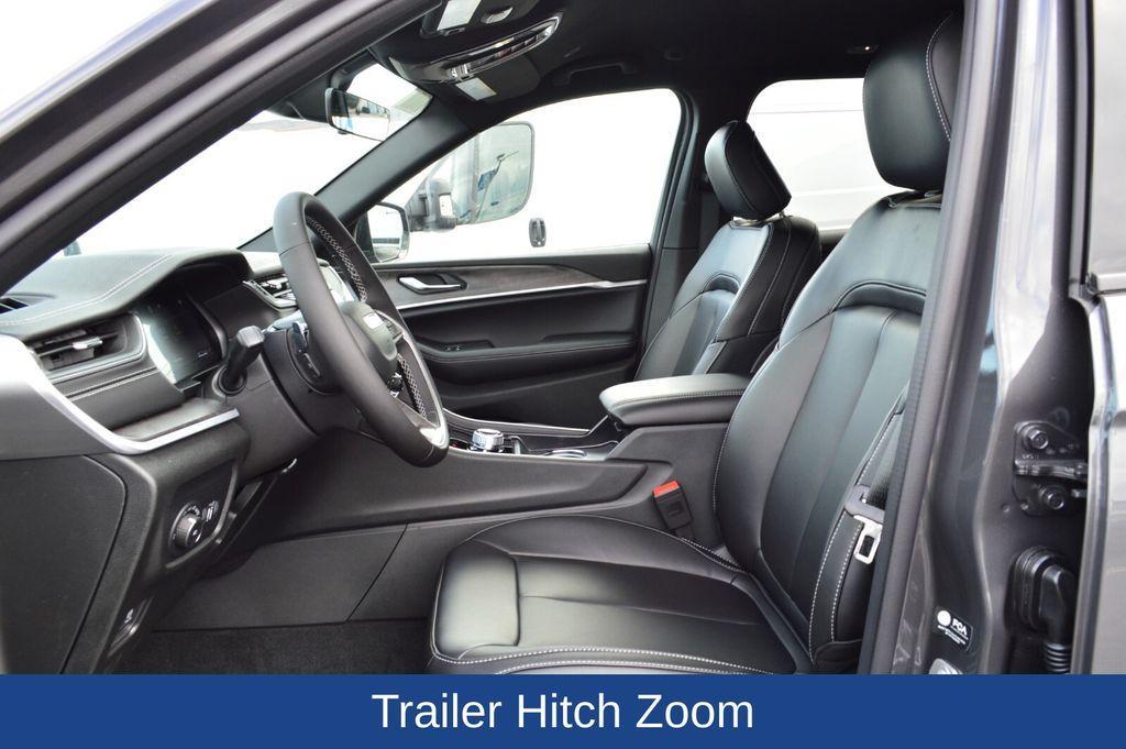new 2025 Jeep Grand Cherokee car, priced at $47,990