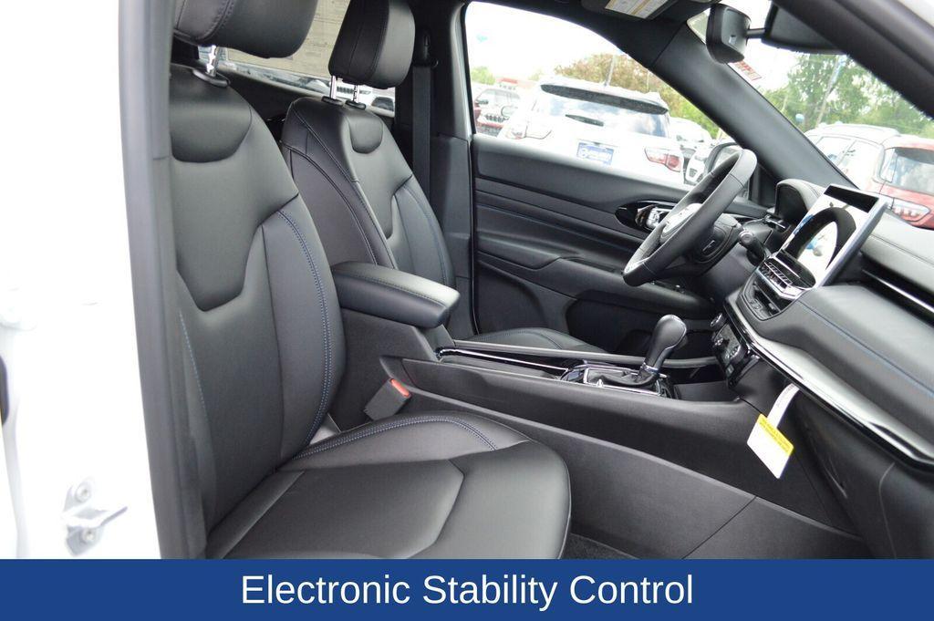 new 2025 Jeep Compass car, priced at $32,652
