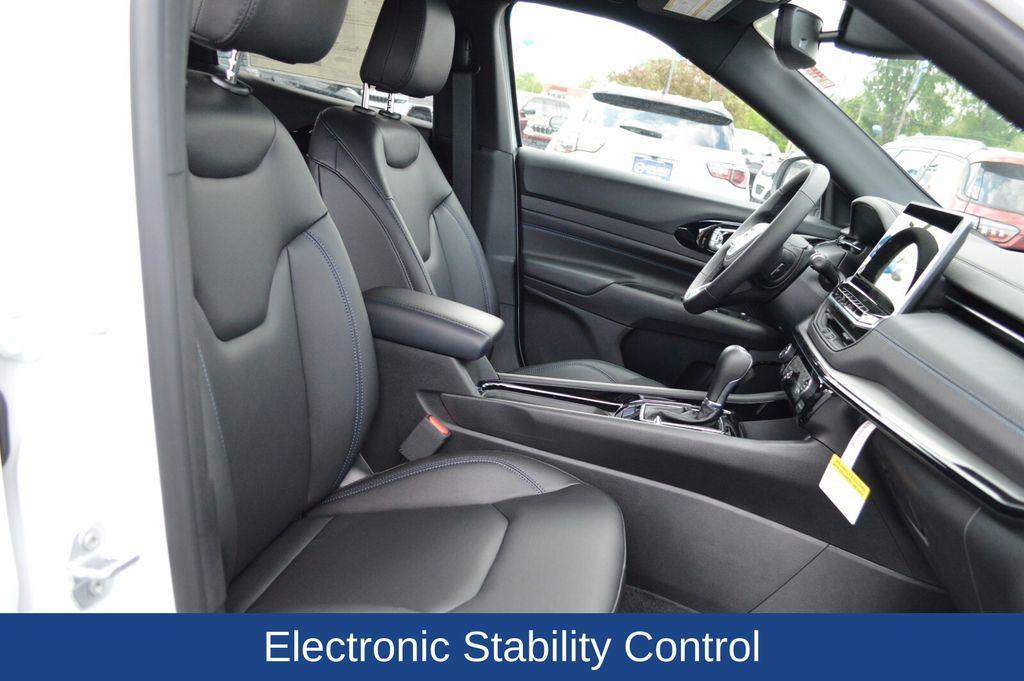 new 2025 Jeep Compass car, priced at $32,652