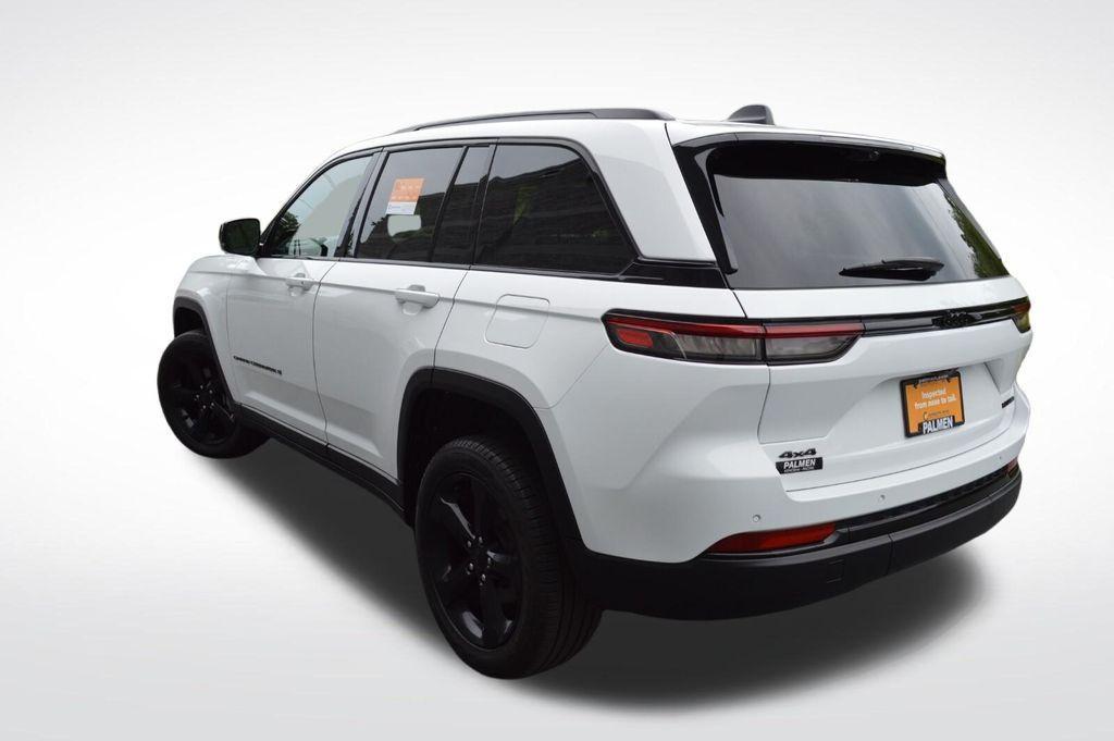 used 2024 Jeep Grand Cherokee car, priced at $39,000