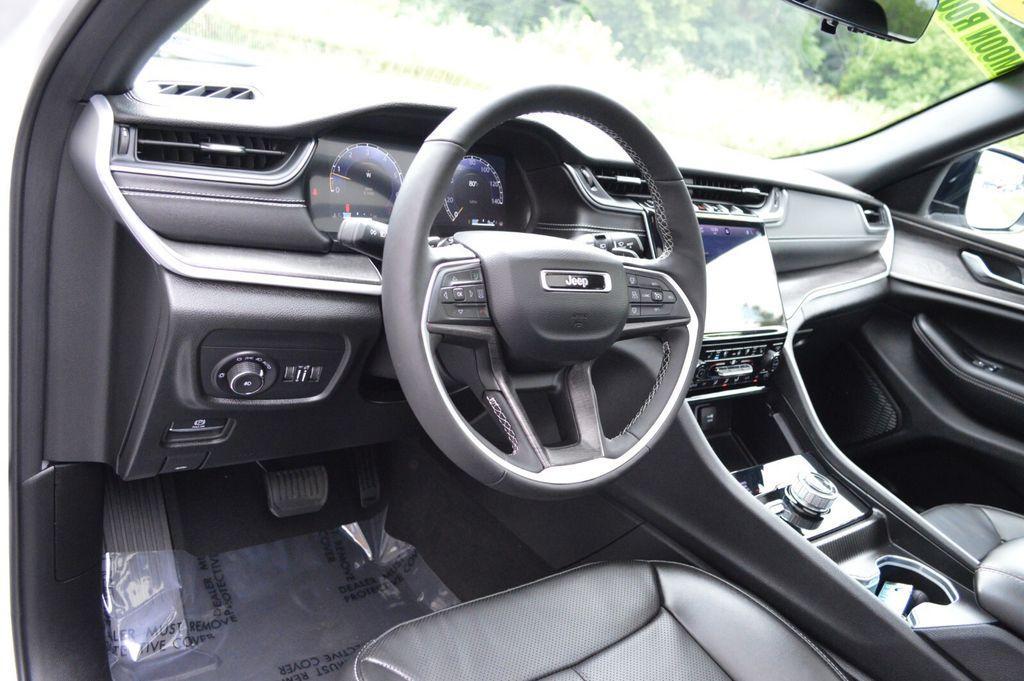 used 2024 Jeep Grand Cherokee car, priced at $39,000