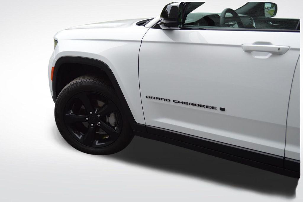used 2024 Jeep Grand Cherokee car, priced at $39,000