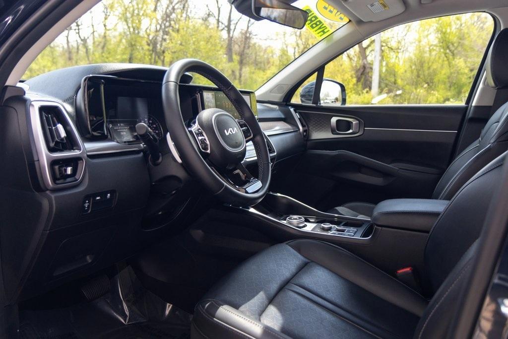 used 2022 Kia Sorento Hybrid car, priced at $29,998