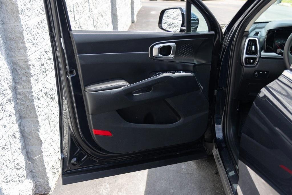 used 2022 Kia Sorento Hybrid car, priced at $29,998