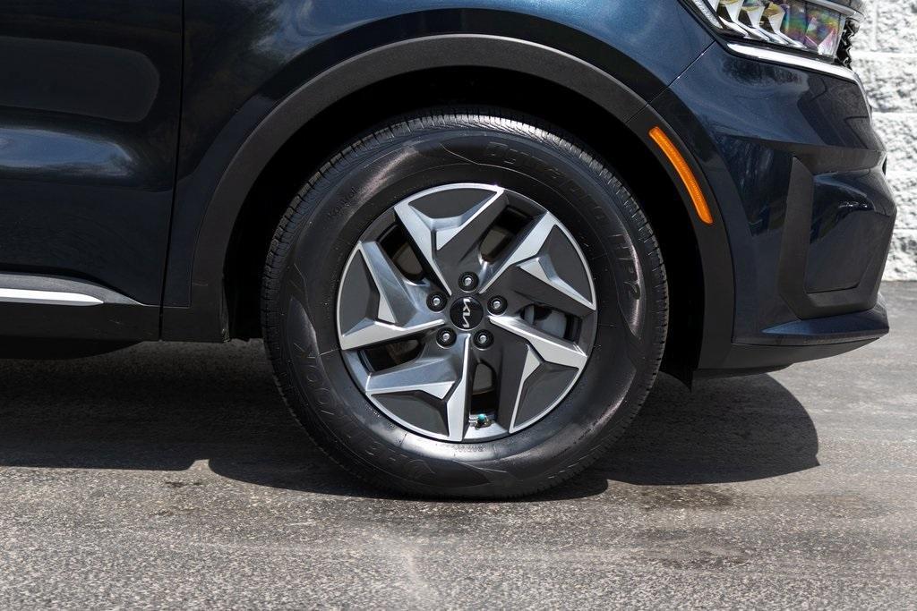 used 2022 Kia Sorento Hybrid car, priced at $29,998