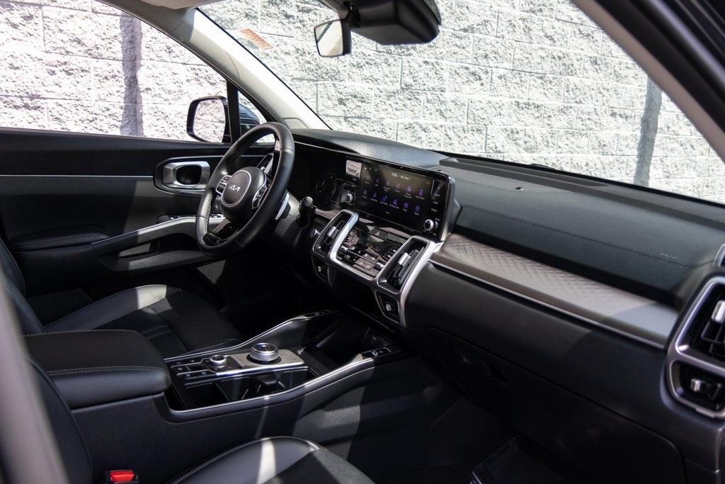 used 2022 Kia Sorento Hybrid car, priced at $29,998