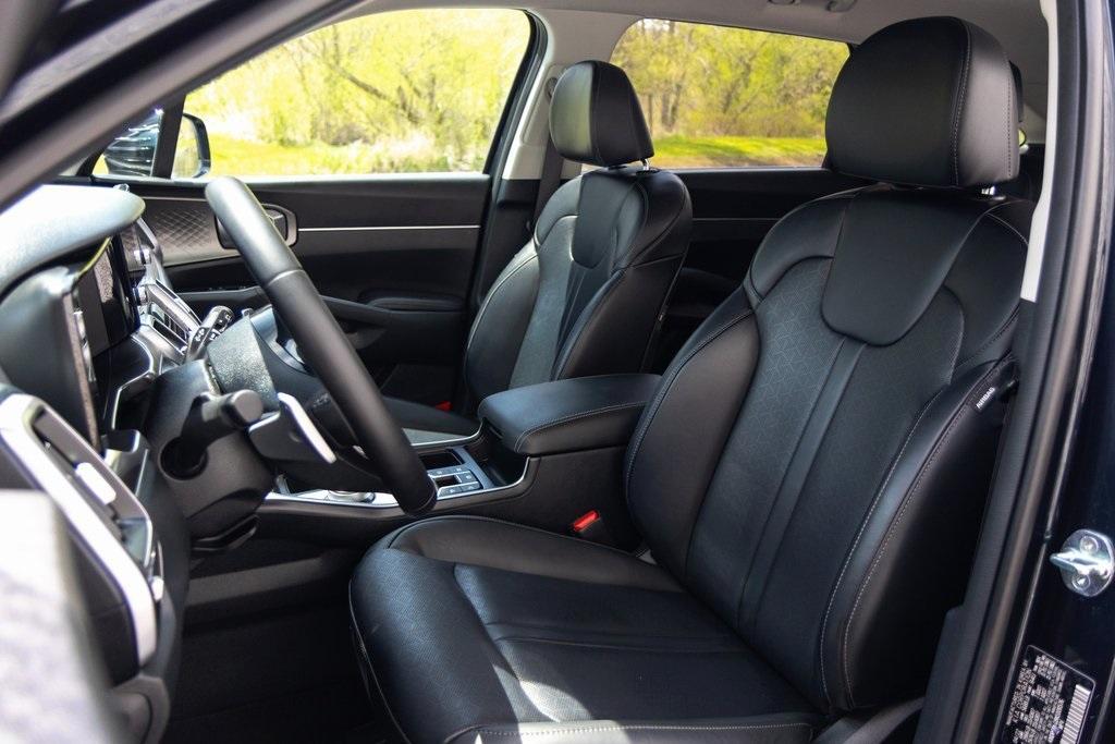 used 2022 Kia Sorento Hybrid car, priced at $29,998