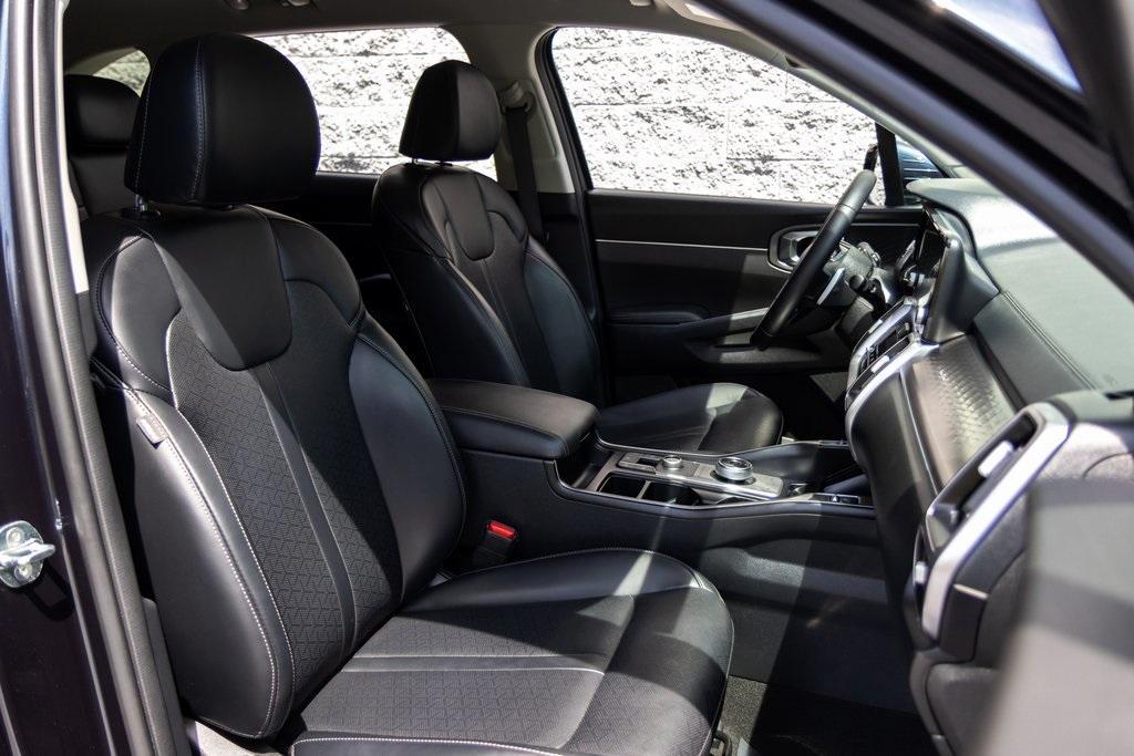 used 2022 Kia Sorento Hybrid car, priced at $29,998