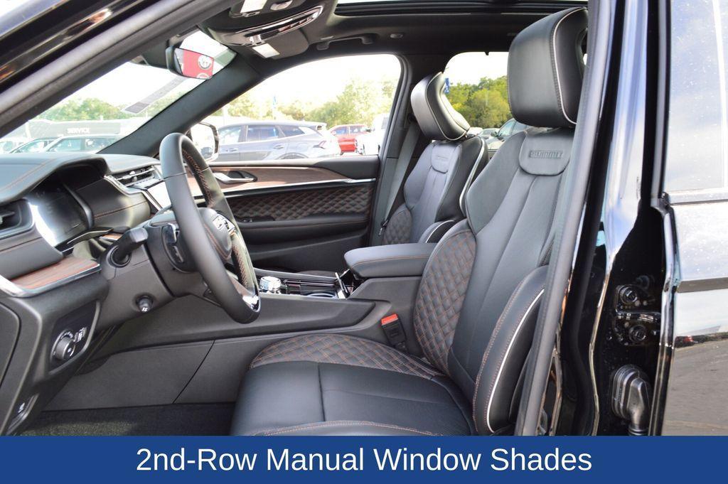 new 2025 Jeep Grand Cherokee car, priced at $61,555