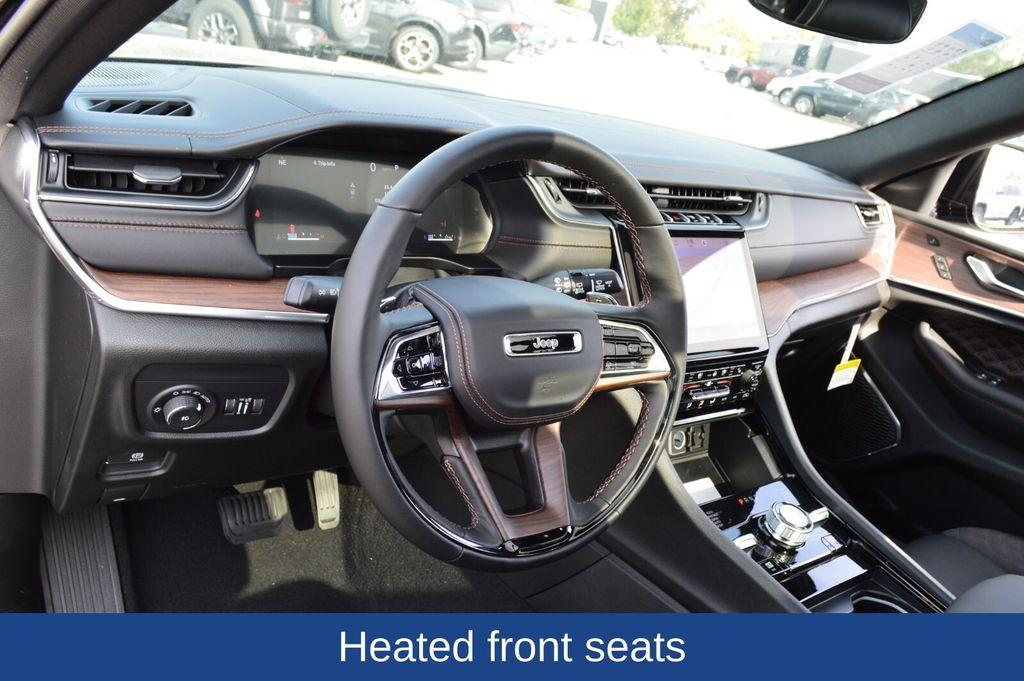 new 2025 Jeep Grand Cherokee car, priced at $61,555