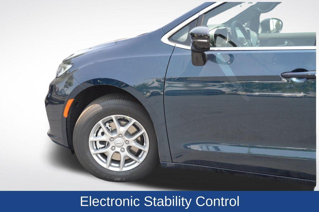 new 2025 Chrysler Pacifica car, priced at $41,744