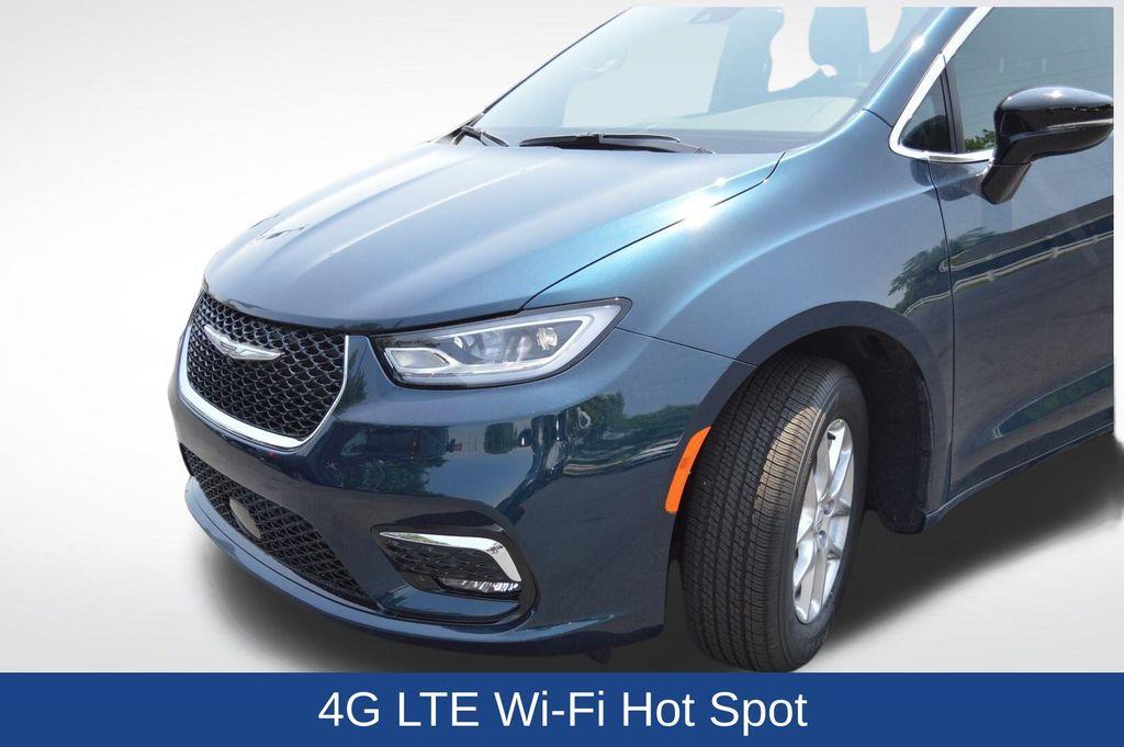 new 2025 Chrysler Pacifica car, priced at $41,744