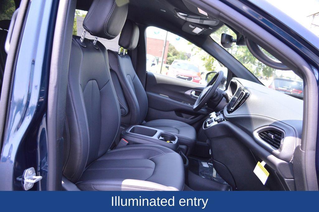 new 2025 Chrysler Pacifica car, priced at $41,744