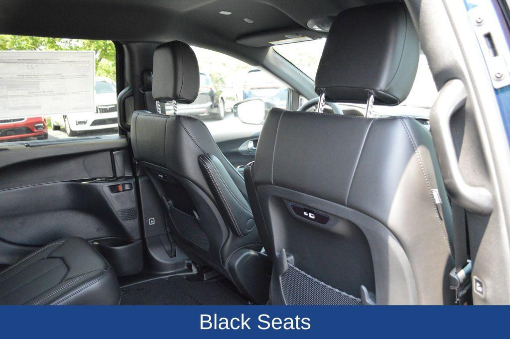 new 2025 Chrysler Pacifica car, priced at $41,744