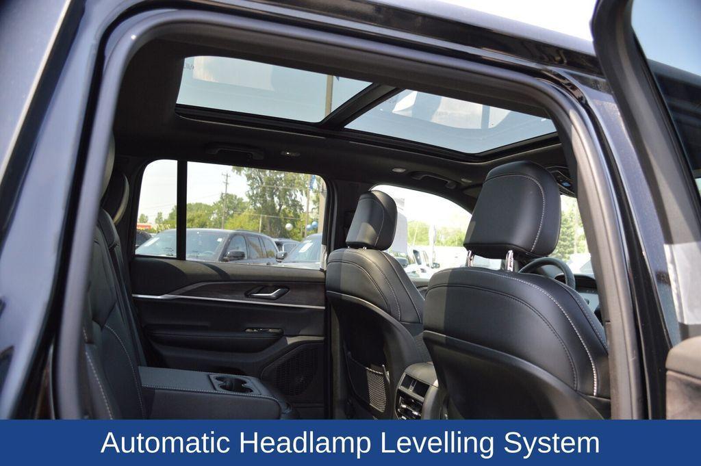 new 2025 Jeep Grand Cherokee car, priced at $45,693
