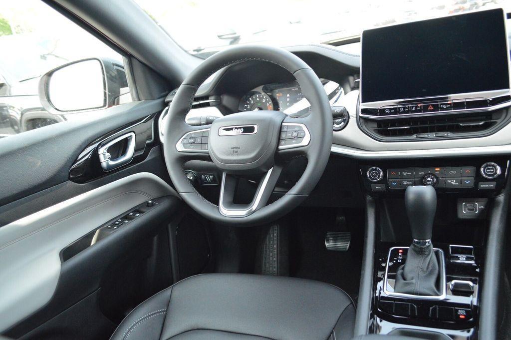 new 2025 Jeep Compass car, priced at $31,077