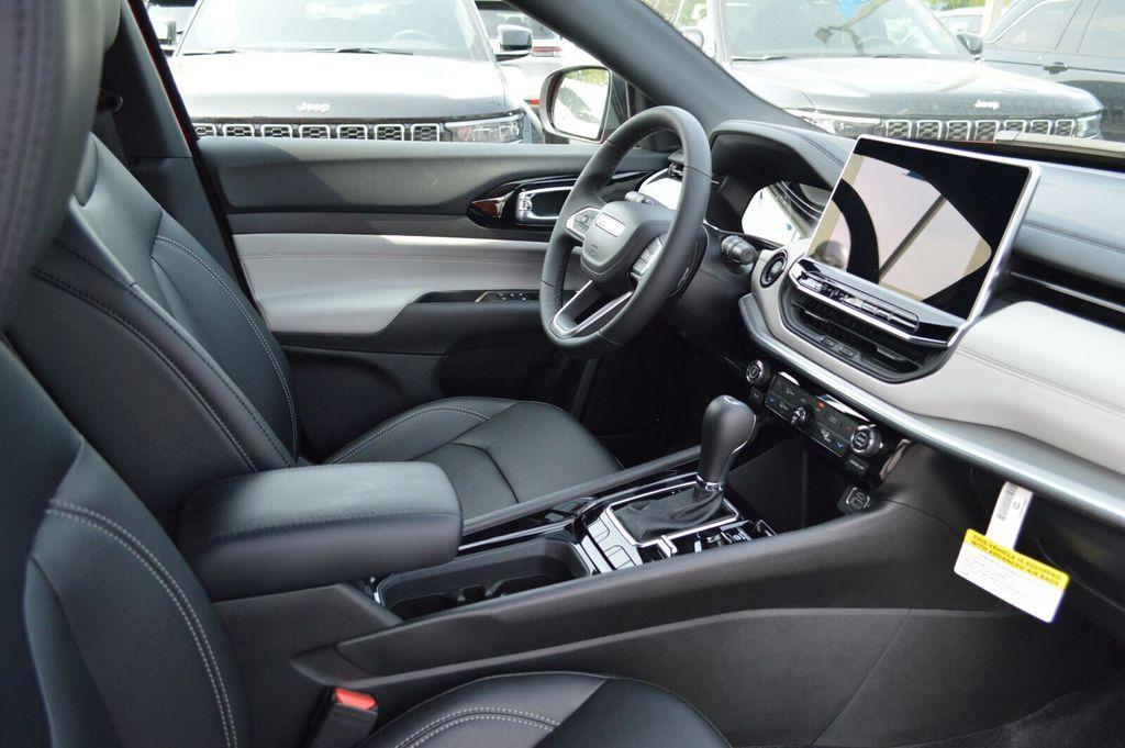 new 2025 Jeep Compass car, priced at $31,077