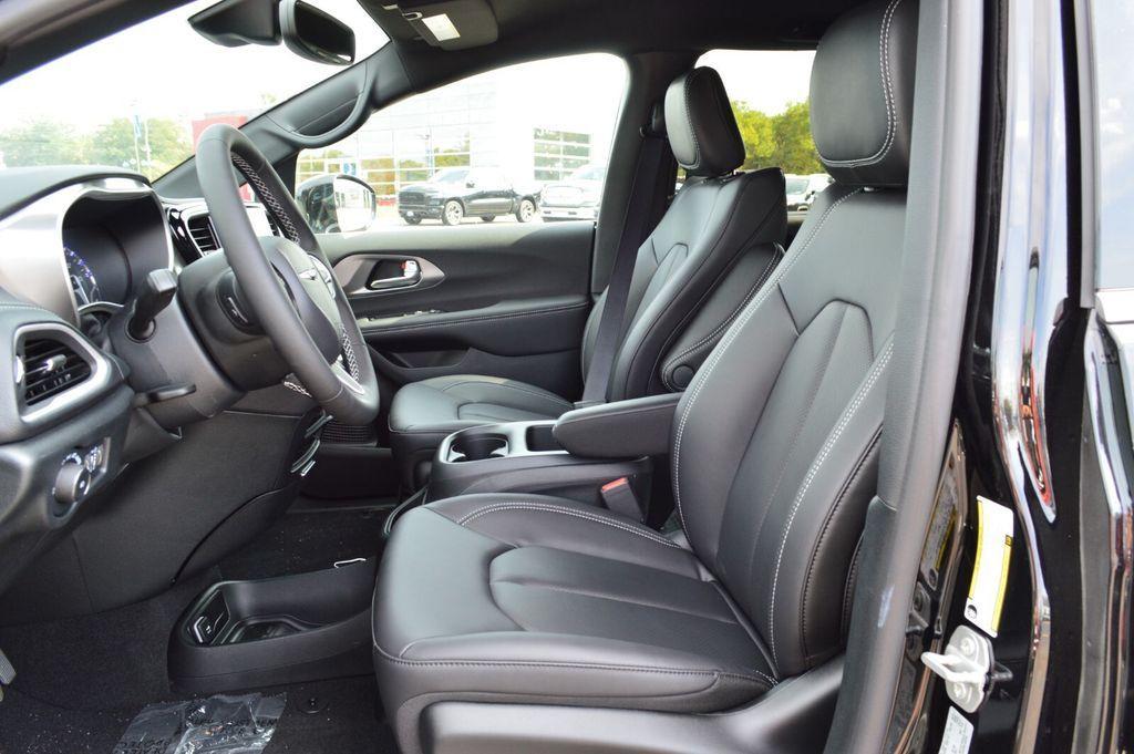 new 2026 Chrysler Pacifica car, priced at $44,368