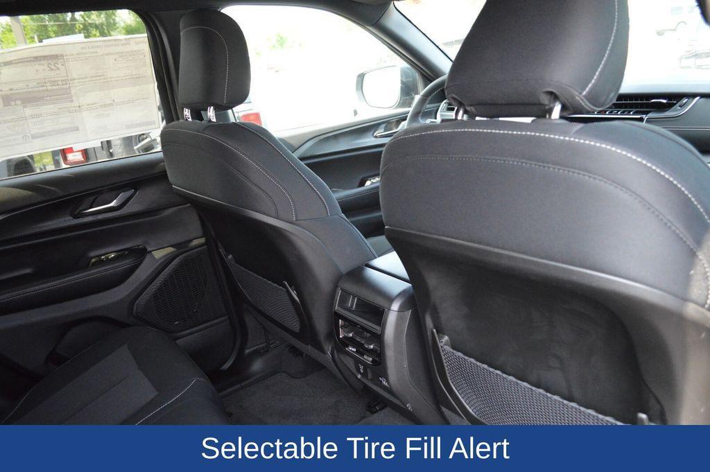 new 2025 Jeep Grand Cherokee car, priced at $41,211