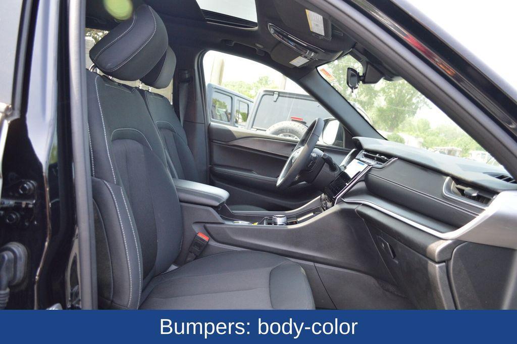 new 2025 Jeep Grand Cherokee car, priced at $41,211