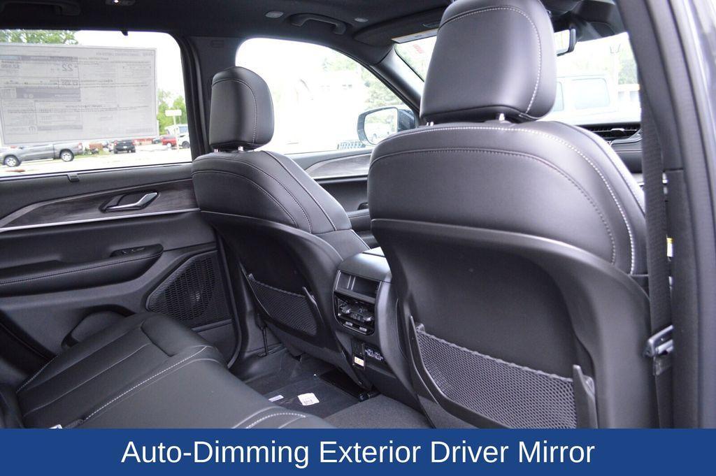 new 2025 Jeep Grand Cherokee car, priced at $50,646