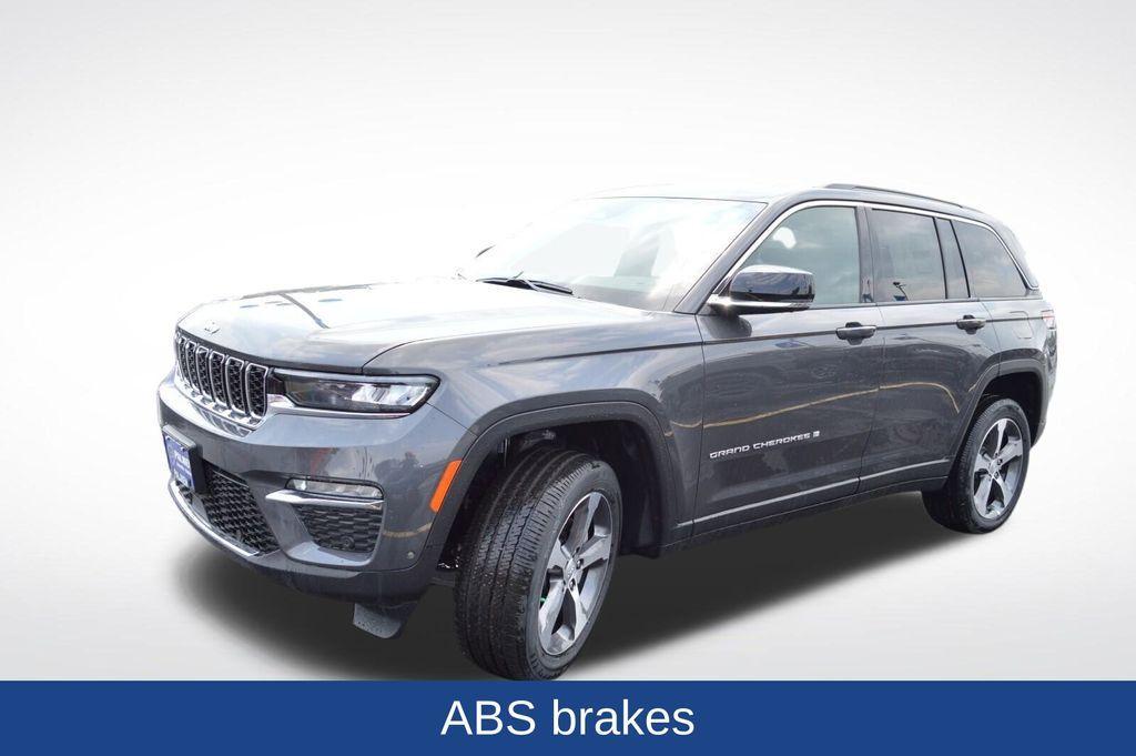 new 2025 Jeep Grand Cherokee car, priced at $50,646