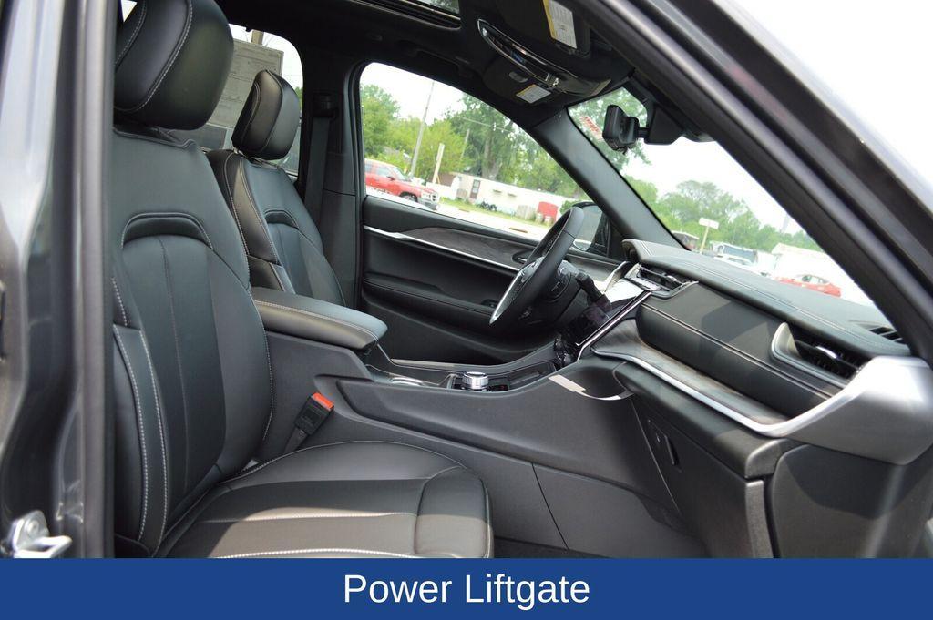 new 2025 Jeep Grand Cherokee car, priced at $50,646