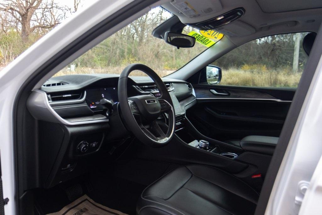 used 2024 Jeep Grand Cherokee car, priced at $41,900