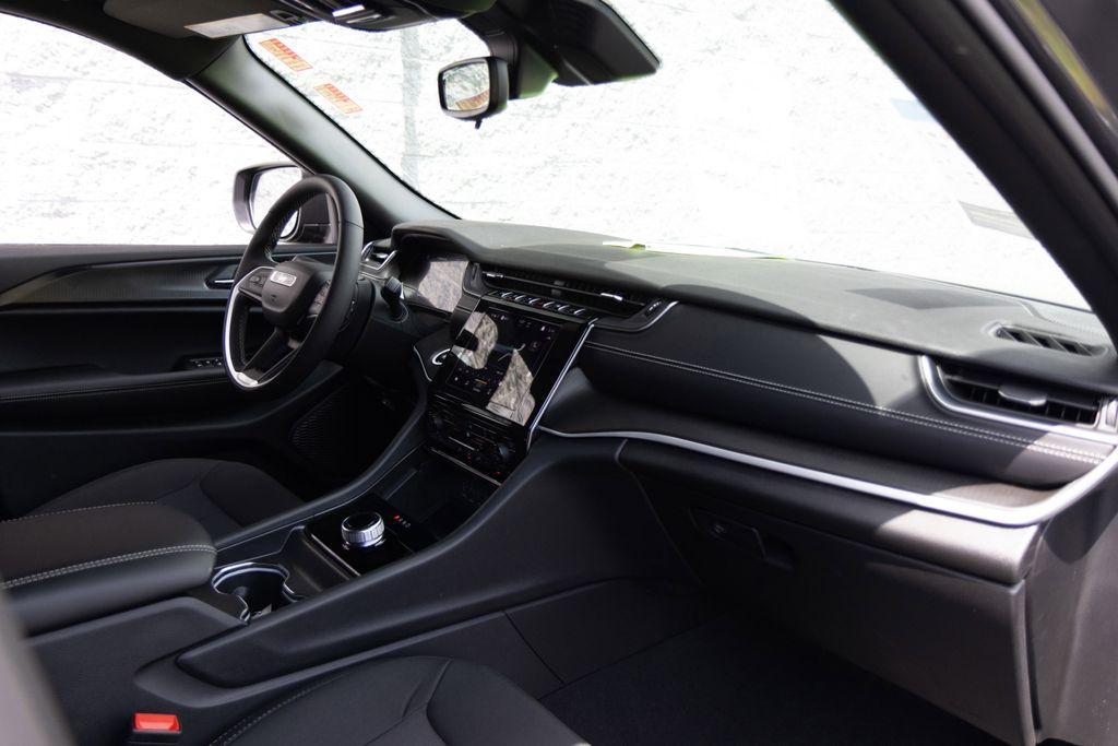 new 2024 Jeep Grand Cherokee car, priced at $36,920