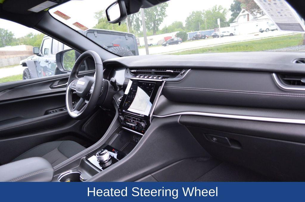 new 2024 Jeep Grand Cherokee car, priced at $35,920