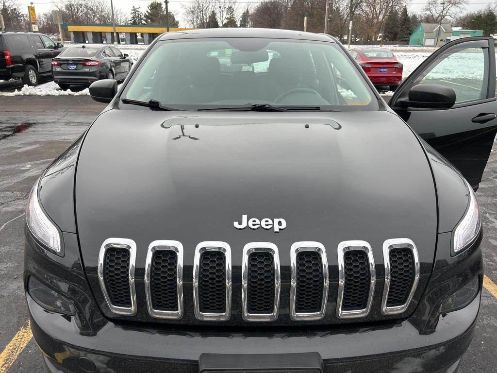 used 2014 Jeep Cherokee car, priced at $10,998