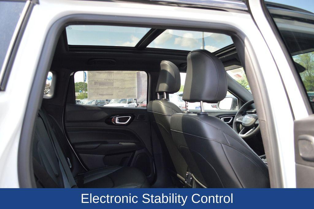 new 2025 Jeep Compass car, priced at $33,012