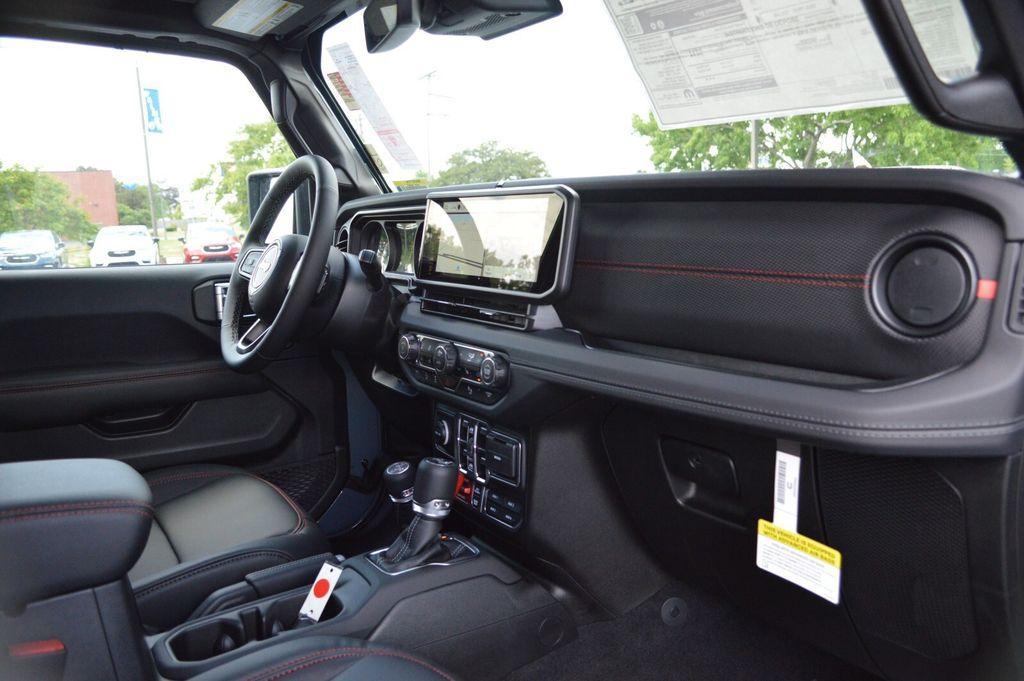 new 2025 Jeep Wrangler car, priced at $69,678