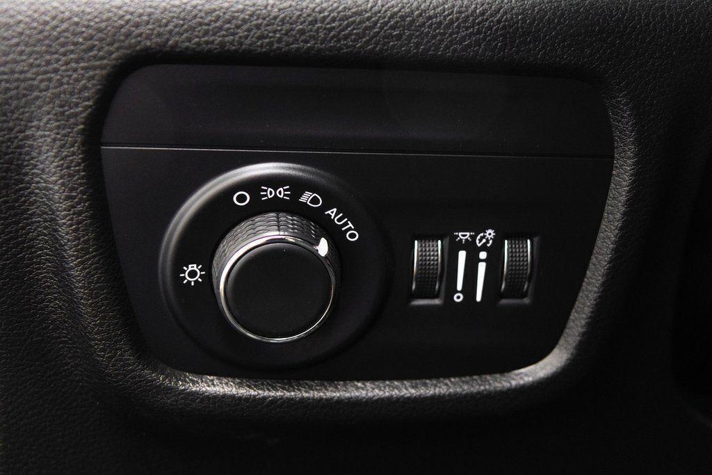 used 2024 Jeep Grand Cherokee car, priced at $33,875