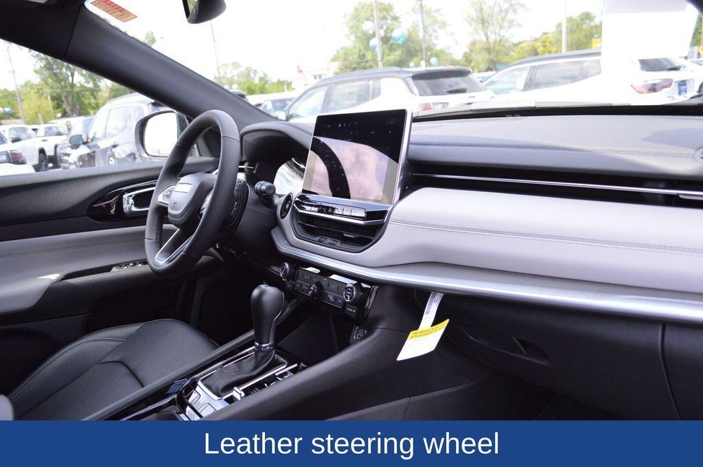 new 2025 Jeep Compass car, priced at $30,992