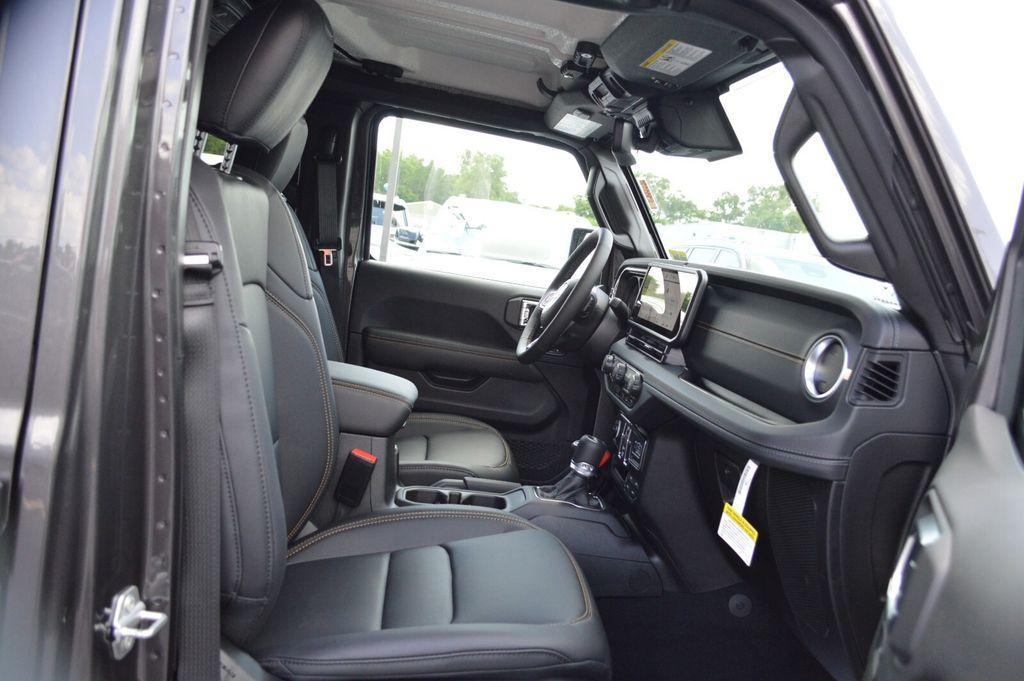 new 2025 Jeep Wrangler car, priced at $57,660