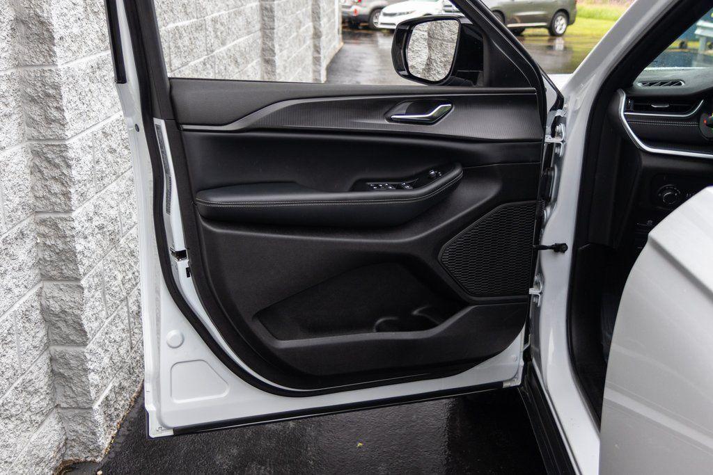 used 2024 Jeep Grand Cherokee L car, priced at $40,997