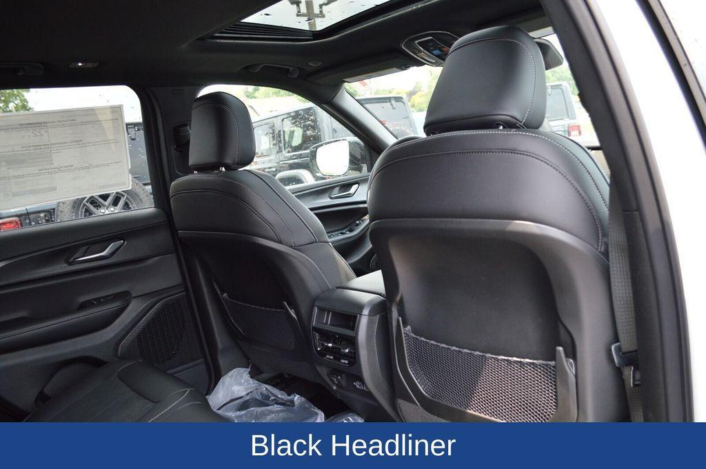 new 2025 Jeep Grand Cherokee car, priced at $44,245